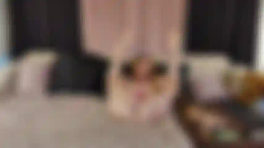 5 Allungo le dita nella figa.