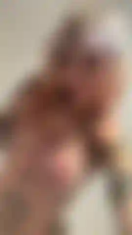 Gioco con la figa sotto la doccia: unisciti a me nella doccia mentre mi eccito tantissimo e inizio a giocare con la mia figa. Vorrei che tu potessi unirti a me e piegarmi qui dentro!