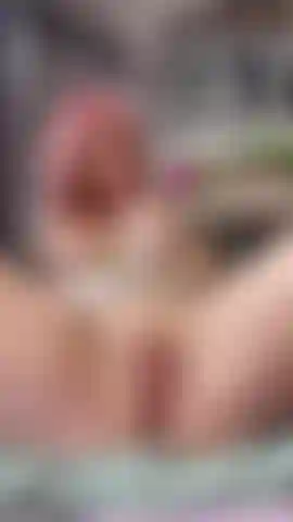 Gioco con la figa succosa: guardami allargare le mie labbra succose per te e giocare con il mio clitoride fino a venire!