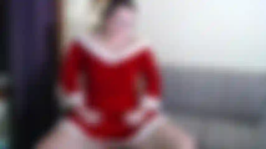 Signora claus fa un'anteprima di un grosso dildo da 9 pollici.