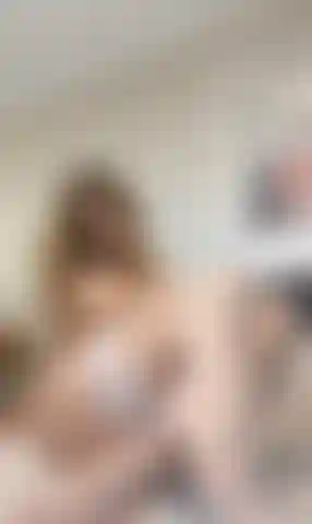 Le calze bianche non sono mai state così belle.