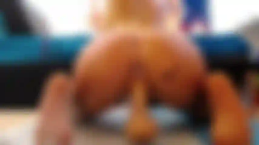 Cavalco un dildo squirtante.