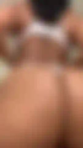 Face sitting! Metti il naso nel mio culo, baby!