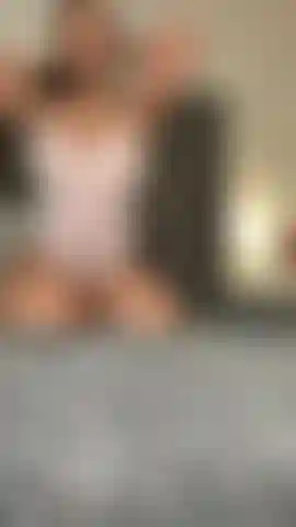 Adoro succhiare un grosso cazzo nero.