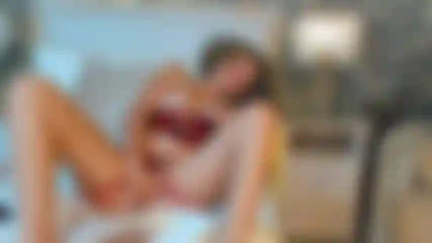 Voglio avere la mia figa e le mie tette, eccoli per te, tesoro.