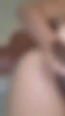 Il mio culo è aperto e bagnato, e do spazio al tuo cazzo duro, averlo così vicino e aperto ti farà venire in pochi secondi, riempilo fino in fondo e fammi urlare.