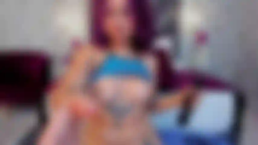 Le mie dita hanno giocato con la mia figa finché il desiderio non mi ha portato oltre... E ho finito per infilarmele nel culo. Gemiti veri, piacere puro e ogni dettaglio registrato solo per te. Pronta a godertelo?