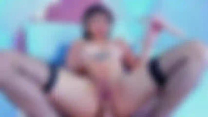 Due dildo nella mia figa, senti come la mia figa è completamente riempita, esplorando ogni angolo del mio desiderio più profondo, la reazione del mio corpo a questo calore ti farà diventare davvero duro.