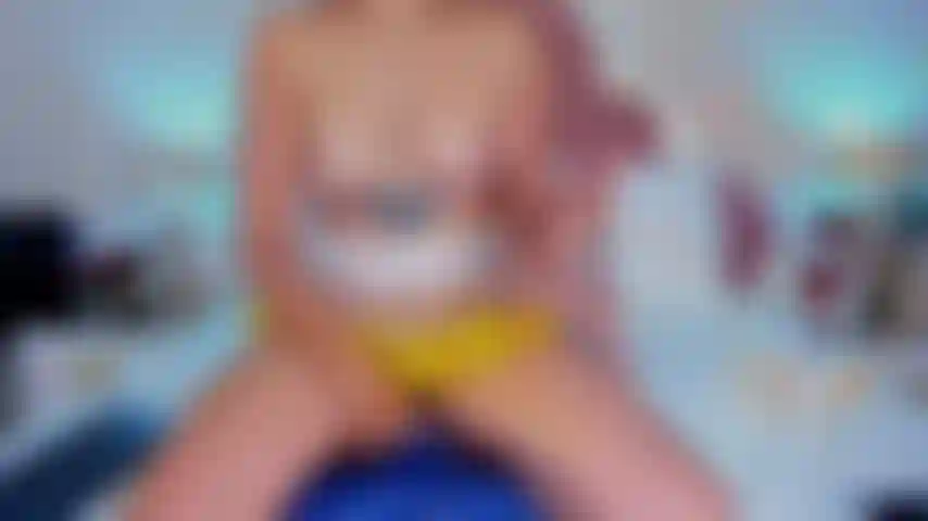 La mia figa è così bagnata che non puoi resistere alla tentazione di scoparla ancora e ancora, portandola al limite del piacere.