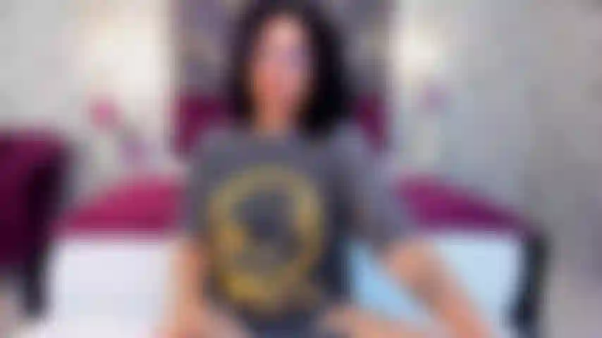 La mia figa è così bagnata che ho bisogno del mio vibratore ora, ogni vibrazione mi fa eccitare di più. Mi tocco come se tu fossi qui, osservando ogni dettaglio, desiderandomi, mi guardi venire per te?