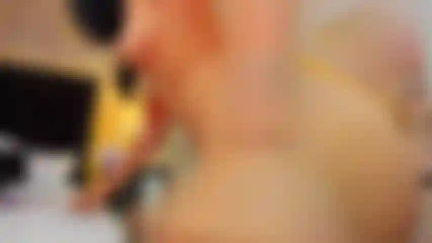 Il mio culo e la mia figa in sottofondo mentre ti faccio twerk e ti faccio penetrazione.