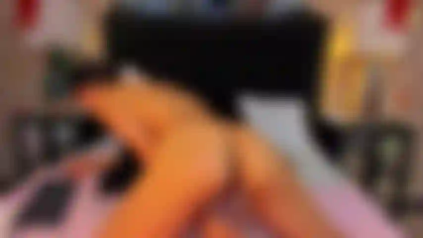 Salta un delizioso cazzo caldo.