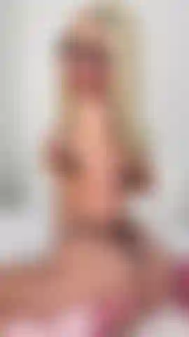 Joi autoritaria dalla tua dea soft dom preferita 💋 adora il mio culo mentre ti incoraggio a masturbarti proprio come piace a me. Faresti qualsiasi cosa per me con la mia lingerie leopardata e i tacchi, vero? Accumula un bel carico e non venire finché non faccio il conto alla rovescia. 😈 Tette fuori 🎥durata 4:50 minuti.