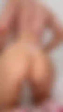Per tutti gli amanti del gioco sulla mia figa, oltre 11 minuti di me che mi strofino la figa, mi infilo le dita, uso il mio giocattolo a pompa per la figa, poi mi scopo con il mio dildo preferito. Giocare con le mie tette e schiaffeggiare la mia figa pompata mi fa diventare così bagnata… sì vi mostro tutto, in ogni posizione! I tacchi rimangono 😉 completamente nuda 🎥11:30 minuti.