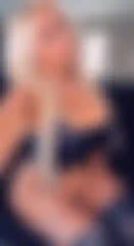 Video tease in lattice e stivali di pelle.