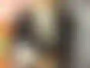 Spogliarello in accappatoio e tette unte e disordinate.