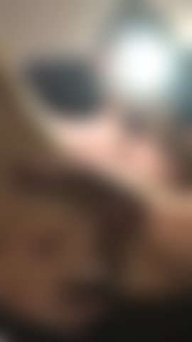 Mi metto le dita nel buco stretto e accarezzo il mio enorme cazzo!