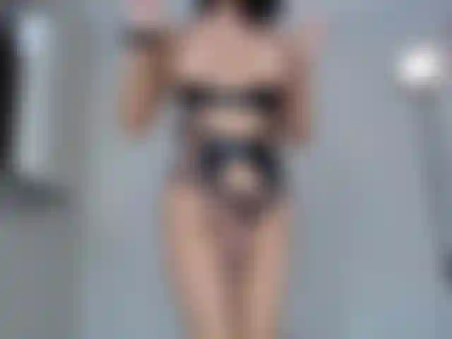 Faccio la modella e metto in mostra tutto il mio corpo in esclusiva <3.