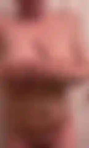 Teaser di nudità dopo la doccia - risatine e un ballo veloce ;).