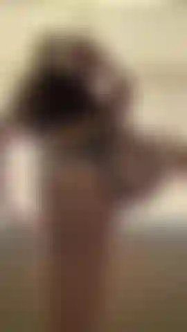 Scuoti quel culo con un sexy perizoma di cotone verde.