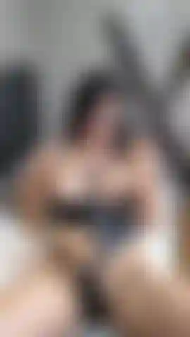 Mi masturbo davanti allo specchio, feticcio.