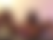 Giovane adolescente ebano schizza mentre si masturba.