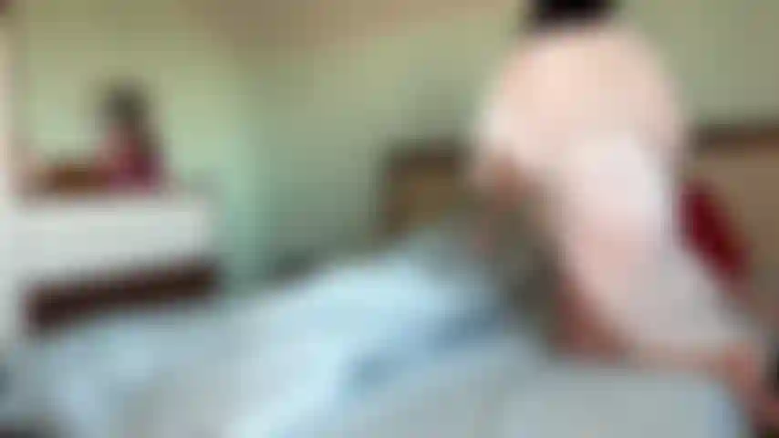 La mattina mi preparo il letto in una posizione sexy e mi vesto.