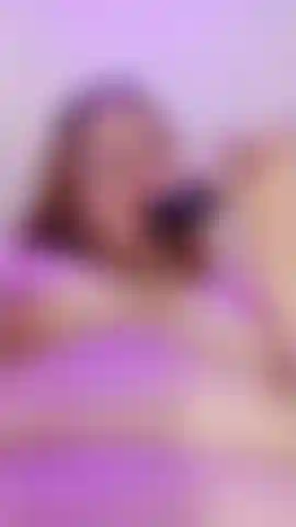 Vibration in my pussy... About to squirt the bed!