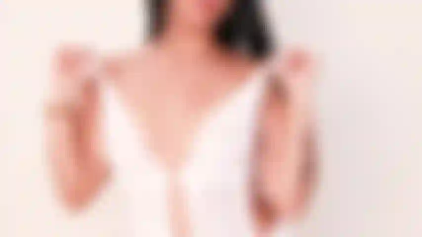 Vieni a vedere il mio seno sensuale in fiamme.