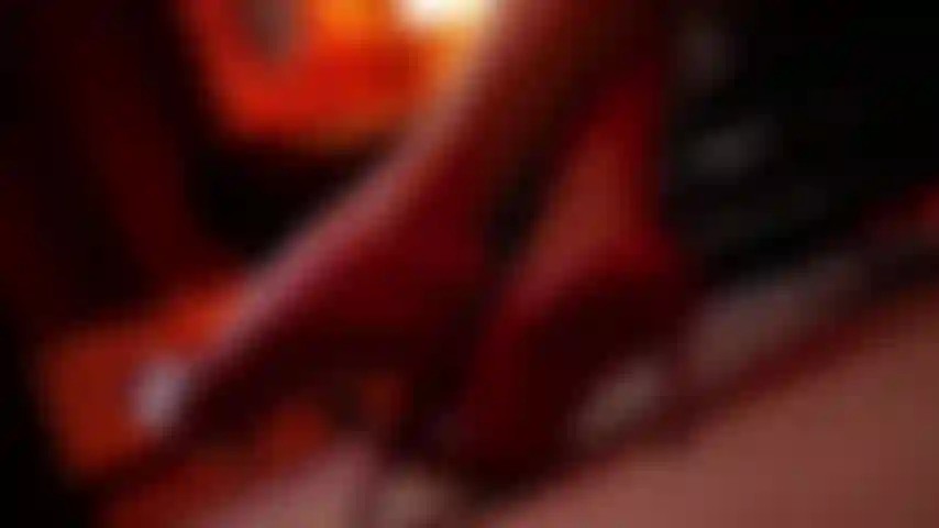 Una dominatrice sensuale con una voce e un accento morbidi ed erotici!