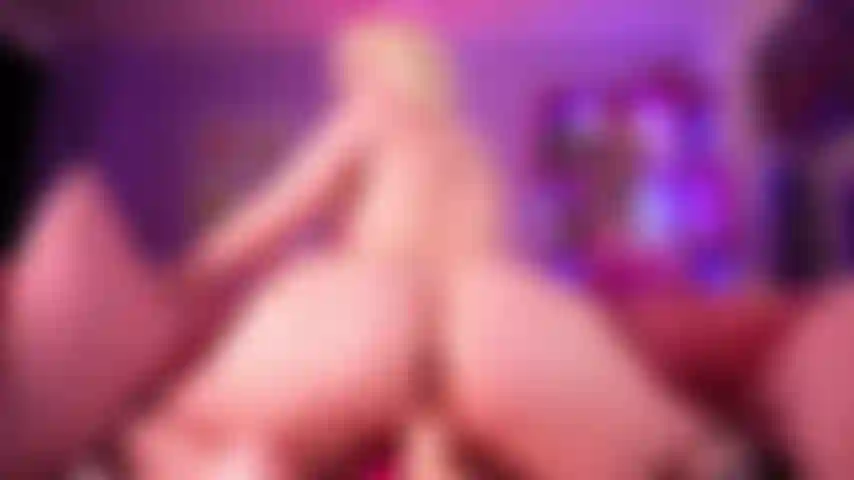 Una bionda carina che ti cavalca in pov.