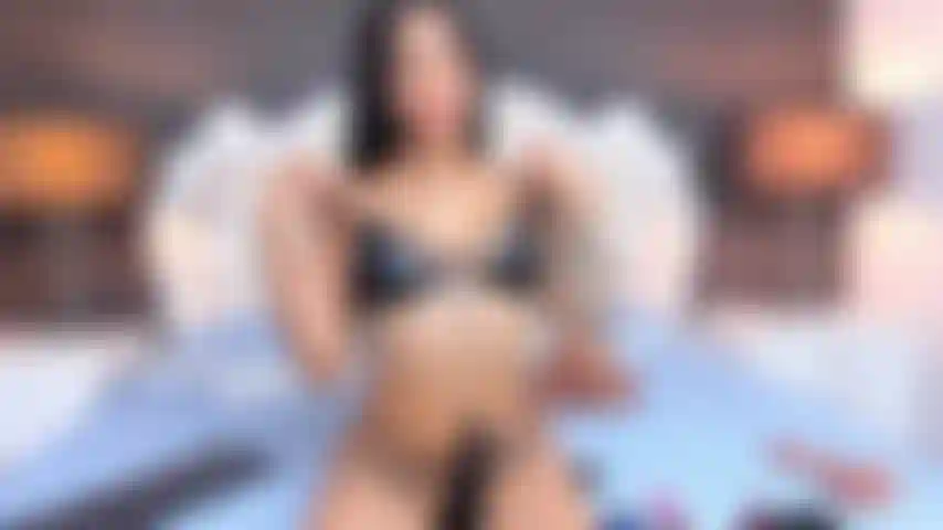 Isabella ti scopa in diverse posizioni, rimani finché non vieni.