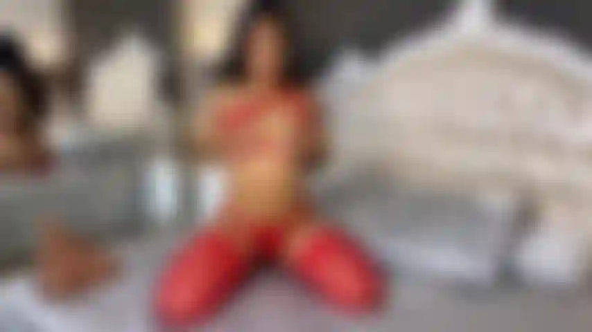 Eccitata e mi masturbo troppo desiderando un cazzo nella mia figa.