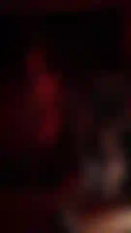 Silhouette in luce rossa :p vuoi guardarmi mentre ti prendo in giro?: P.