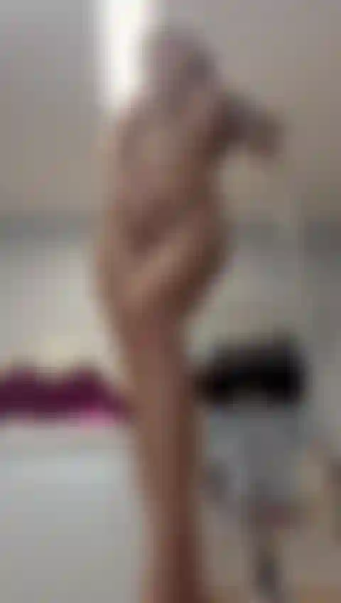 I piedi stuzzicano - leccali, puliscili - corpo nudo e vizioso.