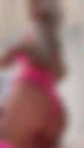 Provocante con il culo e le tette.