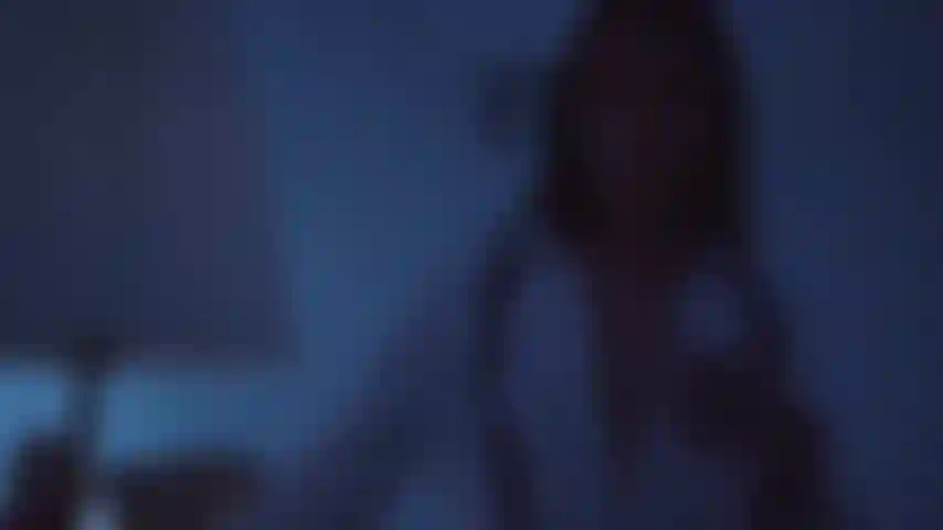 Una ragazza nuda, sexy ed elegante!