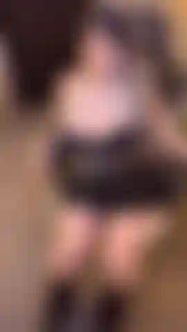 Puliscimi gli stivali con la bocca.