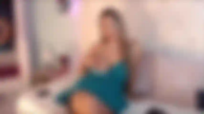 Adoro cavalcare tutto il tuo cazzo finché non mi fai squirtare.