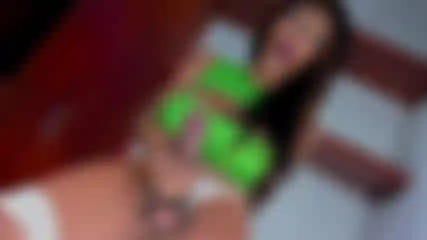 Ivanna schizza per quanto è duro il suo cazzo.