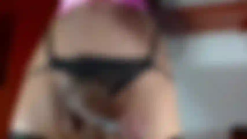 La bella ivanna schizza mentre la guardi in faccia.