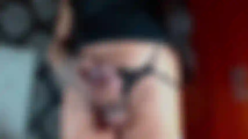 La fantastica ivanna geme di piacere e schizza.