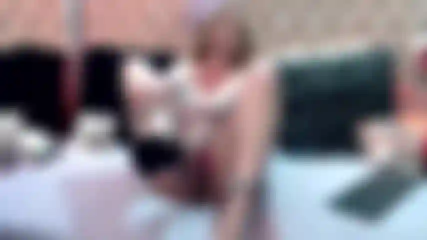 Divertiamoci con un massaggio ai piedi.