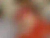 Accesso a tutti i buchi: vestita di rosso dalle labbra