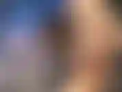 Gioco con la mia figa stretta.