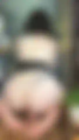 Guarda la mia figa stretta afferrare questo grosso cazzo mentre cavalco e vengo ancora e ancora.