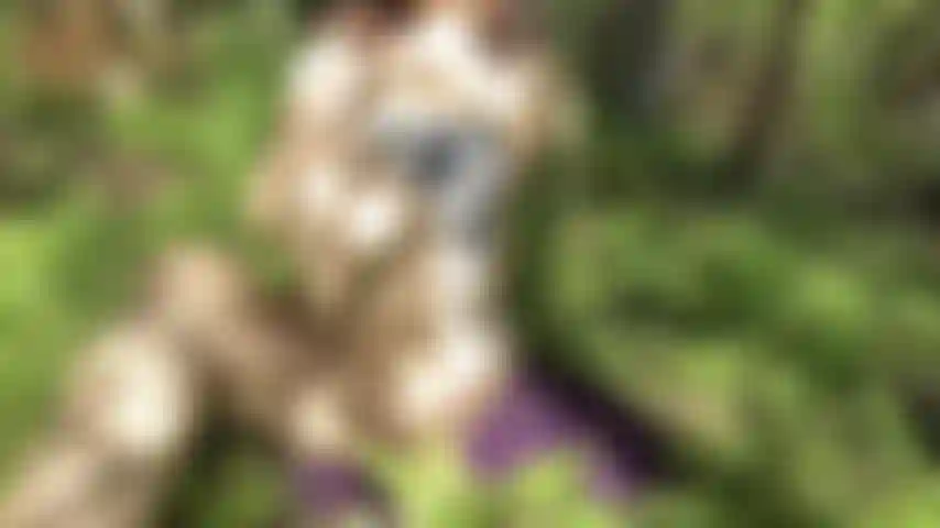 Sensuale masturbazione all'aperto vicino al lago pubblico.