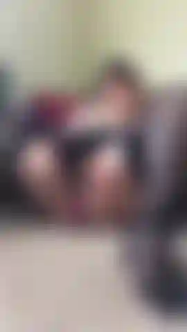 Una bbw che squirta in calze vintage con doppia penetrazione e giro anale.