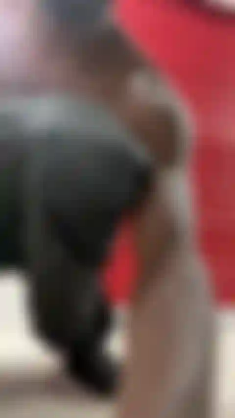 Guardami mentre finisco il lavoro. Questo carico è stato fantastico!