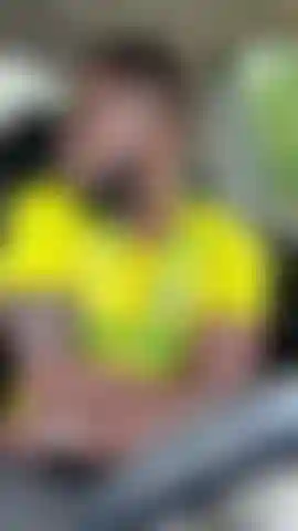 Cum gioca con me nella mia macchina.